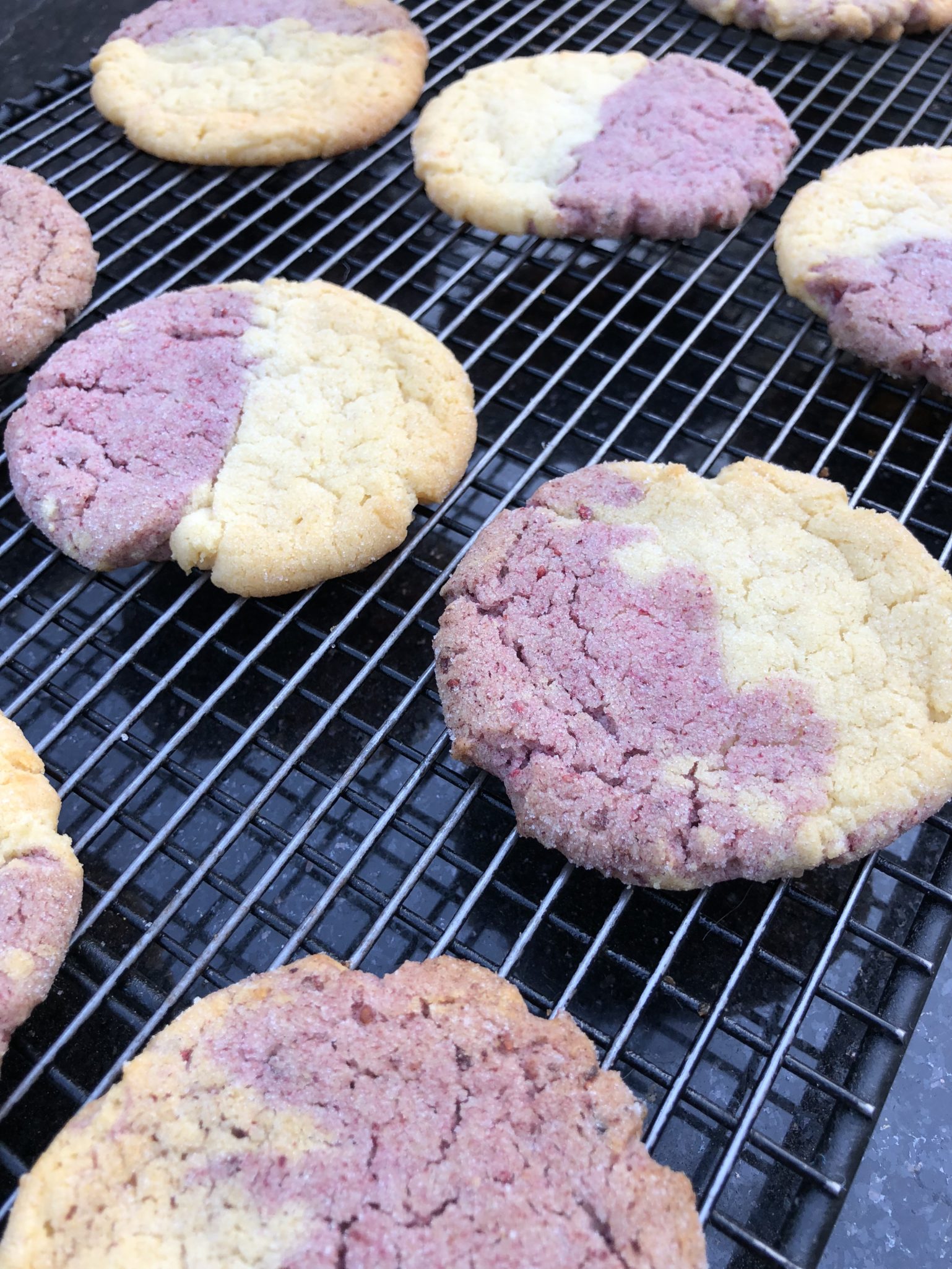 Strawberry and Cream Cookies