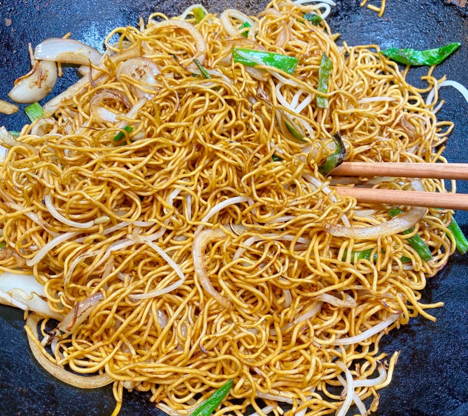 Soy Sauce Fried Noodles (Just Noodlin' Around, 豉油王炒麵) - 3jamigos